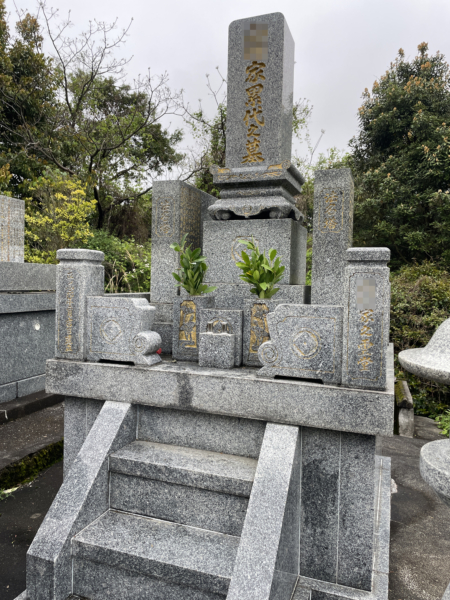 天草市有明町にて、お骨のおまとめ・墓石のクリーニングの外観