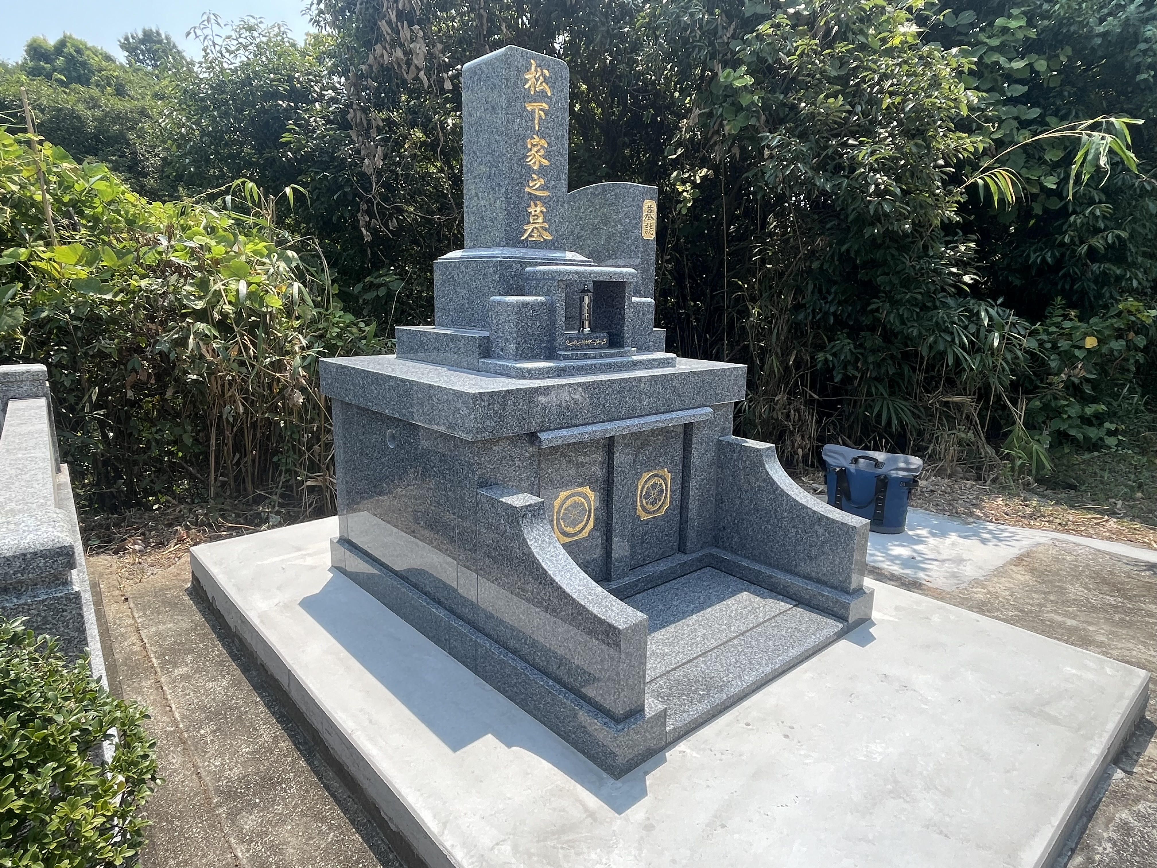 天草市本渡町にて新規墓石を施工させて頂きました（天山石）の外観